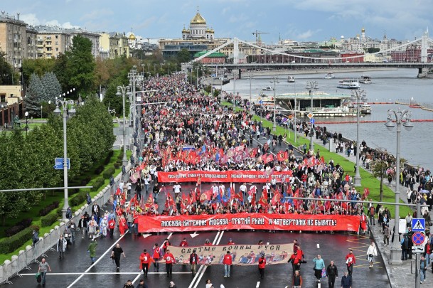Маршрут хода протянулся почти на 6,5 км от храма Христа Спасителя до врат Новодевичьего монастыря.
Процессию возглавил патриарх Московский и всея Руси Кирилл, в начале хода были пронесены три особо почитаемые святыни